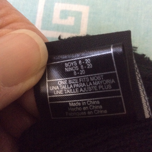 GEN2 CU BUFFALOES Pompom Cuff Beanie Sz S or Boys 8-20 - Picture 6 of 8